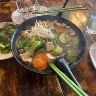 PHO VEGAN 3 LADY