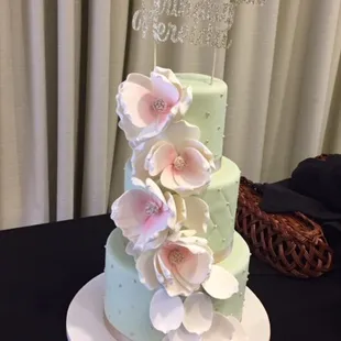 Light green, light rose, cream and gold palette. Magnolias with floating petals. Love this cake! Thanks to Heather &amp; Misty