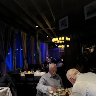 Live music with piano and saxophone