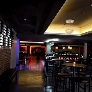 IV Lounge