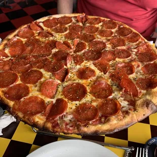 42nd St - 14&quot; pepperoni pizza, with 6 large slices