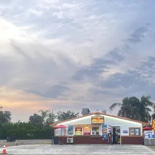 IVANHOE DRIVE IN!!