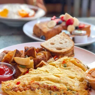 Denver Omelette with side of Potatoes. Delicious!
