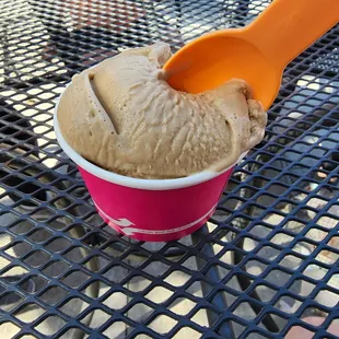 Single scoop of malt coffee