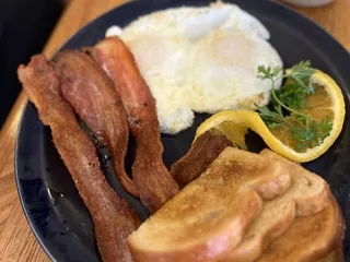 Walnut Avenue Café