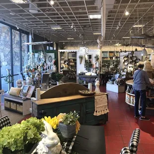 Very well set up for spacing while you shop.