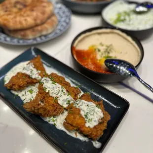 Hummus &amp; chicken shawarma bites