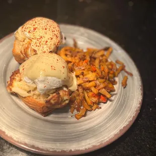 Brunch menu offers smoked salmon Benedict. Add crabmeat makes it even more delicious.