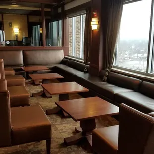 Cocktail lounge area at Courses Restaurant