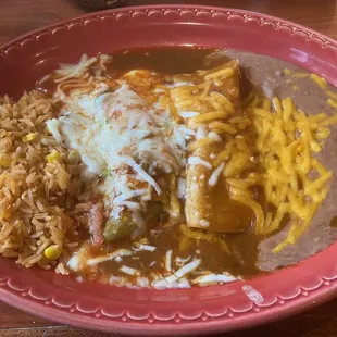 Ixtapa Duvall no longer serves my favorite Spinach Enchiladas. I got this combo of cheese enchilada and chile relleno instead. Not exciting.