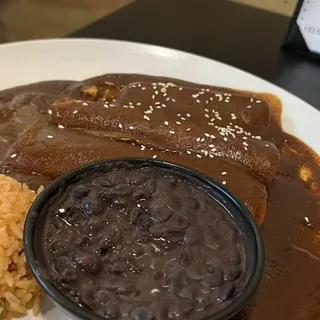 11. Enchiladas en Mole (2)
