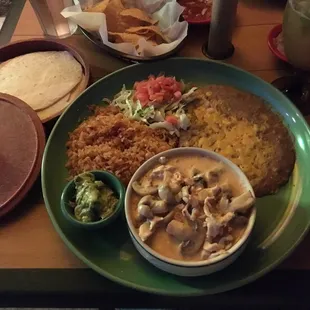 Chicken Molcajete with flour tortillas