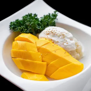 Sweet Sticky Rice With Mango