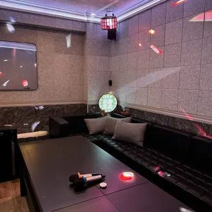 sushi and sashimi, interior