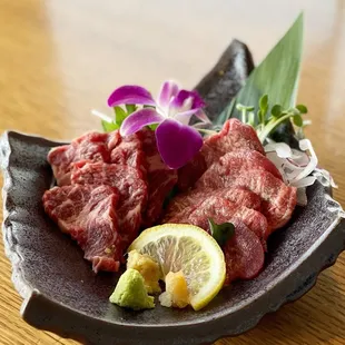 Assorted beef sashimi