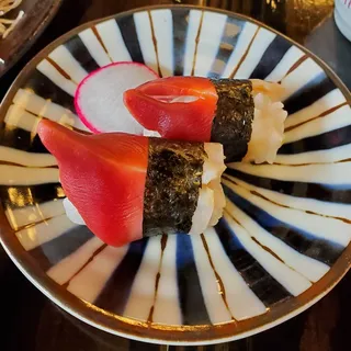 Surf Clam nigiri 2pc