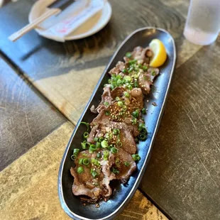 Grilled beef tongue with salt onion sauce