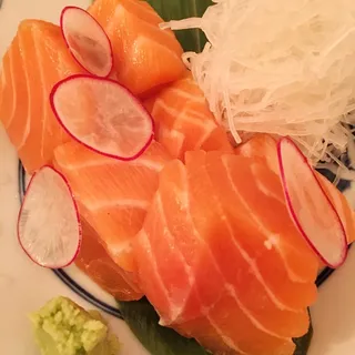 SALMON SASHIMI