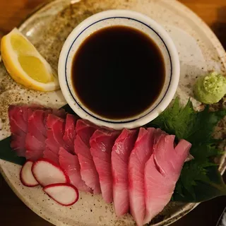 YELLOWTAIL SASHIMI