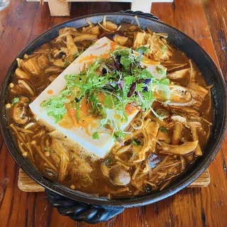 Sizzling Tofu & Mushroom Hot Pot (vg)
