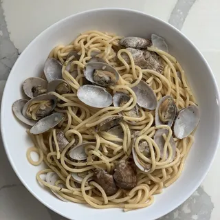 2731374. Spaghetti with Clam and Mussel