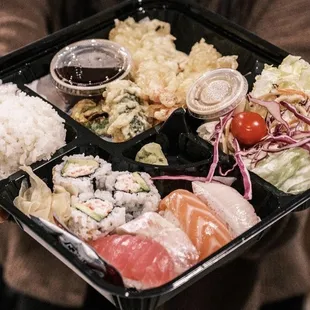Sushi bento