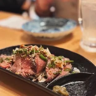 Garlic beef tataki