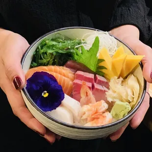 Chirashi bowl