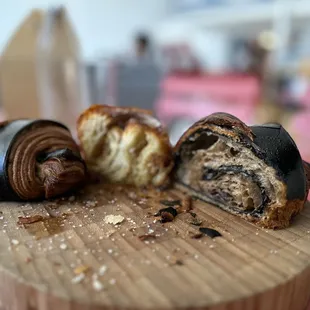 The croissants are served on a cutting board with a knife - perfect!!!