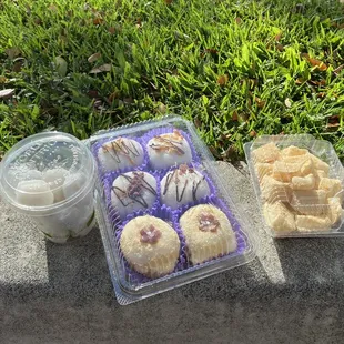 Cup of mochi bites, 6 pack of mochi and kinako bites.