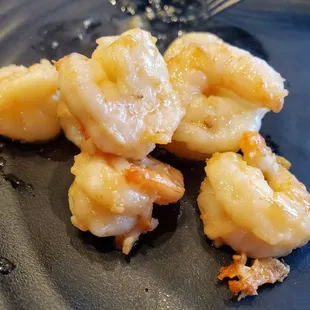 a close up of some shrimp