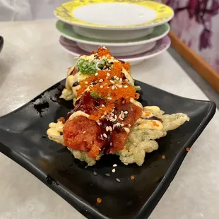 spicy tuna shiso leaves