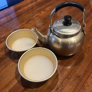 MAKGEOLLI
