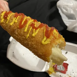 SAUSAGE & MOZZARELLA HOT-DOG