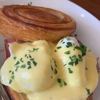 Eggs Benedict on Croissant