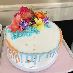 Flower drip cake