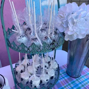 Moo marshmallows and Oreo cake pops