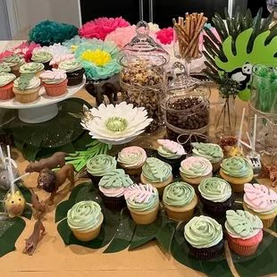 Animal cake pops scattered throughout.