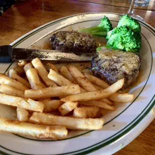 Filet Medallions Au Poivre
