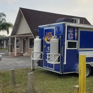 J.A.C.'S Corner - offers all of the savory food-truck flavors with family friendly indoor dining A/C.