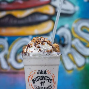 our delicious chocolate chips cookies milkshake!