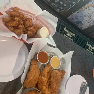 Chicken tenders / cheese curds