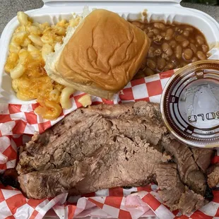 Brisket plate with mac &amp; cheese and baked beans