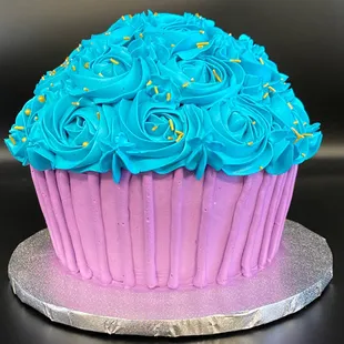 The biggest cupcake! Please order in store 10 days in advance.