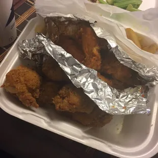 12 piece lemon pepper and hot. They only give you drums, no flats. The wings are mediocre at best.