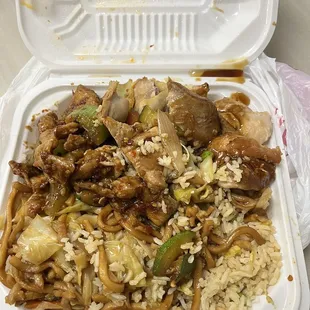 This was the order for the person in front of me in line. Teriyaki chicken and kung pao chicken. Not my order.