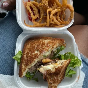 I picked up the Cheeseburger basket.My, I was so happy to find a place that actually toasting the bread.This burger was excellent.