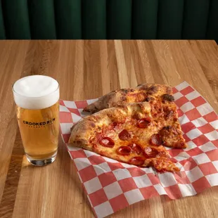 Best happy hour in DC, 2 slices of pizza and a beer combo