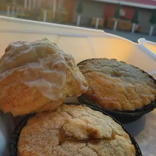 Lemon scone, berry and peach mini pie