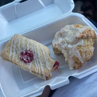 Cheesecake pocket and lemon scone